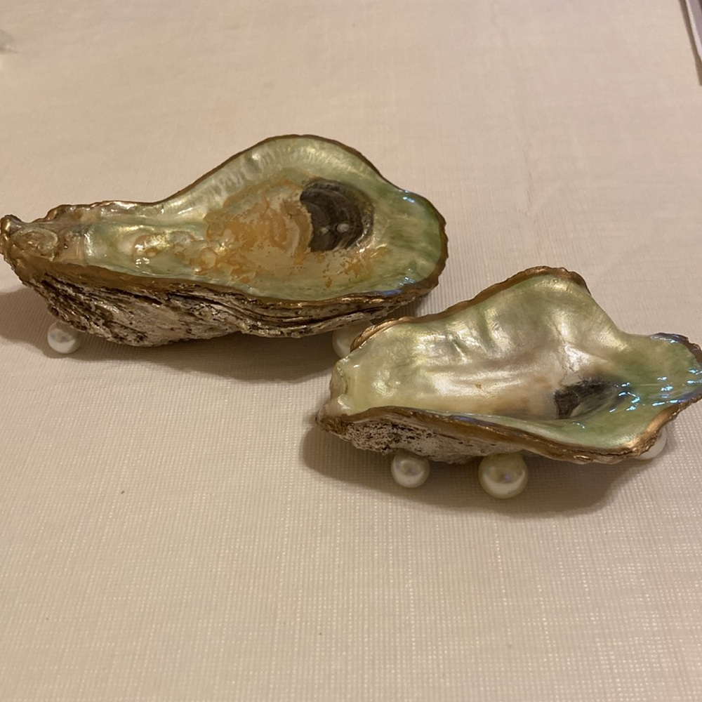Louisana Nola Art decorative faux pearl footed oyster shell displays
